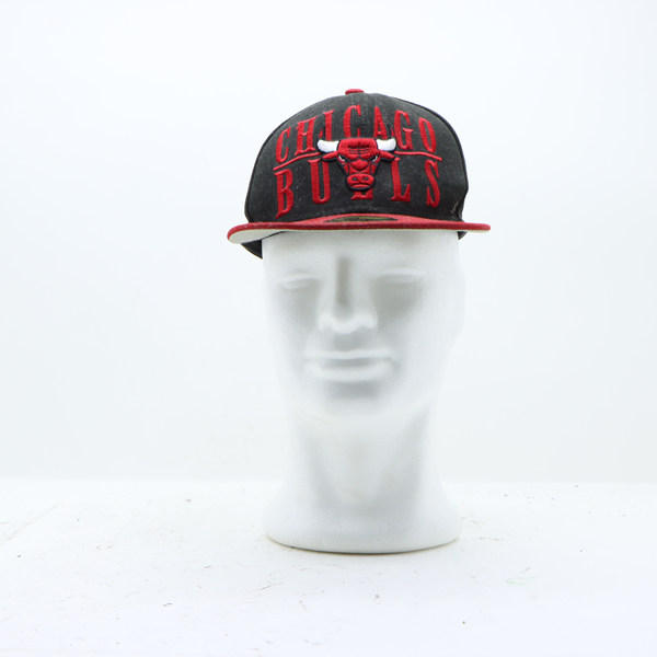 New Era Chicago Bulls cappello nero e rosso unisex