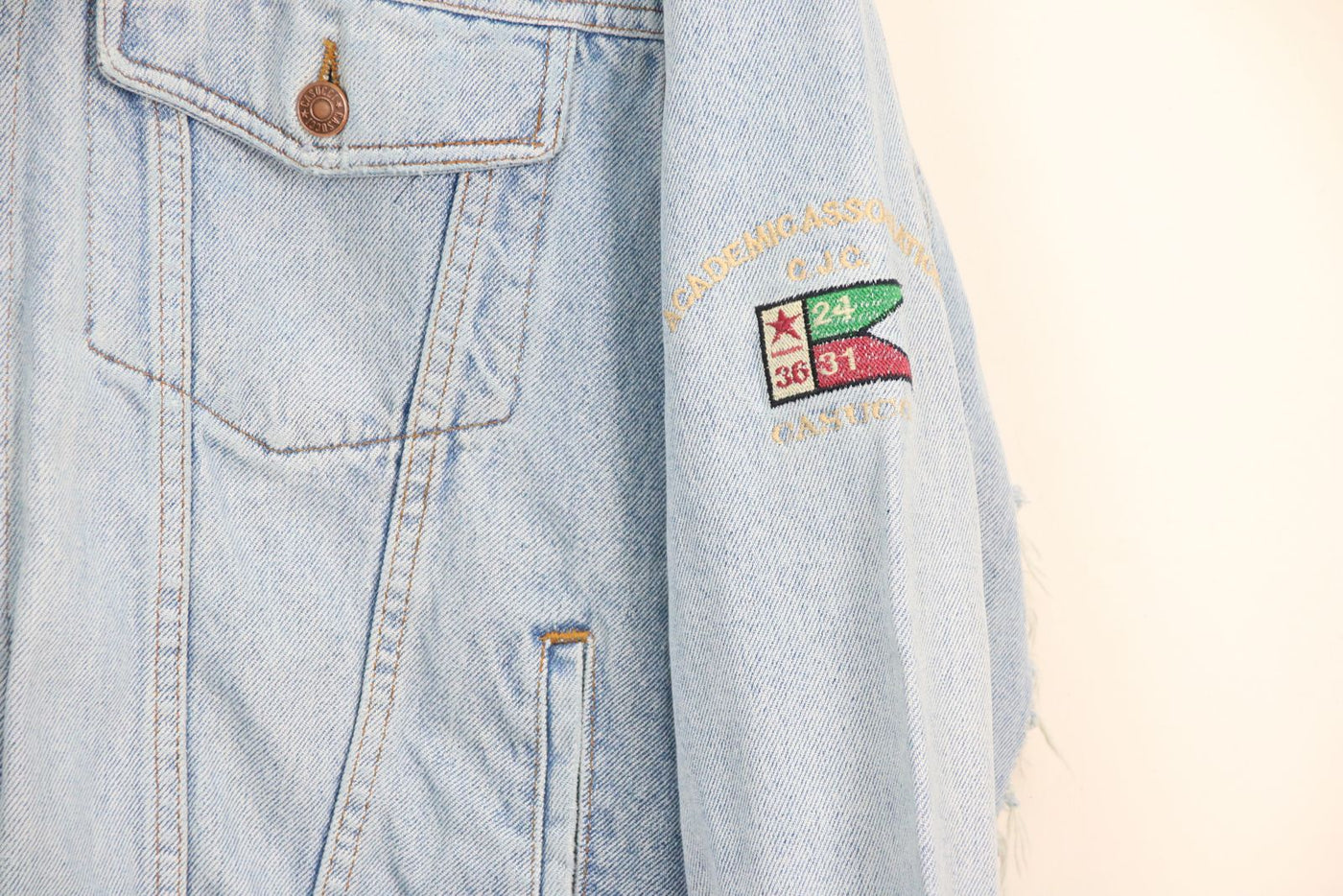 Casucci Over Size Giacca di Jeans Denim con Strappi Unisex